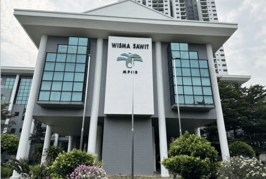 Business MPOB Turns Palm Oil Into Water-saving Cooling Solution For Data Centres